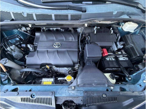 2012 Toyota Sienna LE 7-Passenger