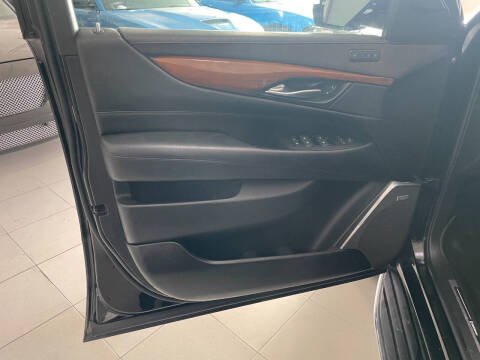 2018 Cadillac Escalade ESV Luxury