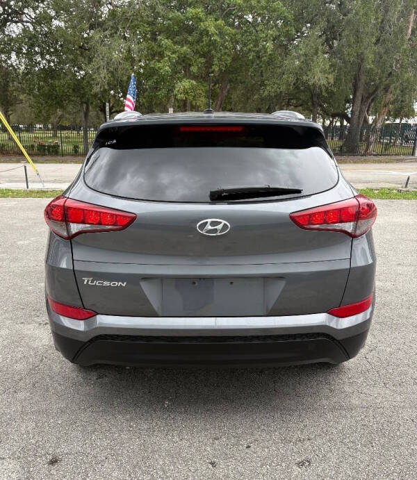 2016 Hyundai Tucson SE