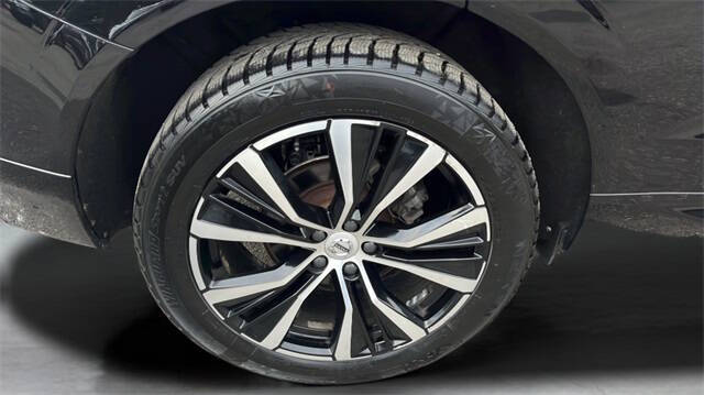 2023 Volvo XC60 B5 Plus Dark Theme