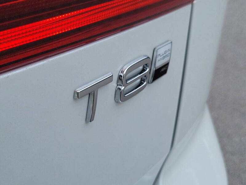 2026 Volvo XC60 T8 Core