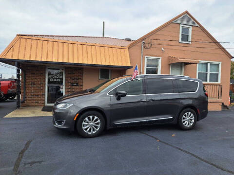 2019 Chrysler Pacifica for sale at Rob Co Automotive LLC in Springfield TN