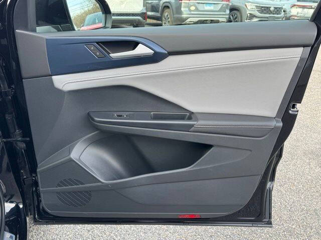 2024 Volkswagen Taos SE 4Motion