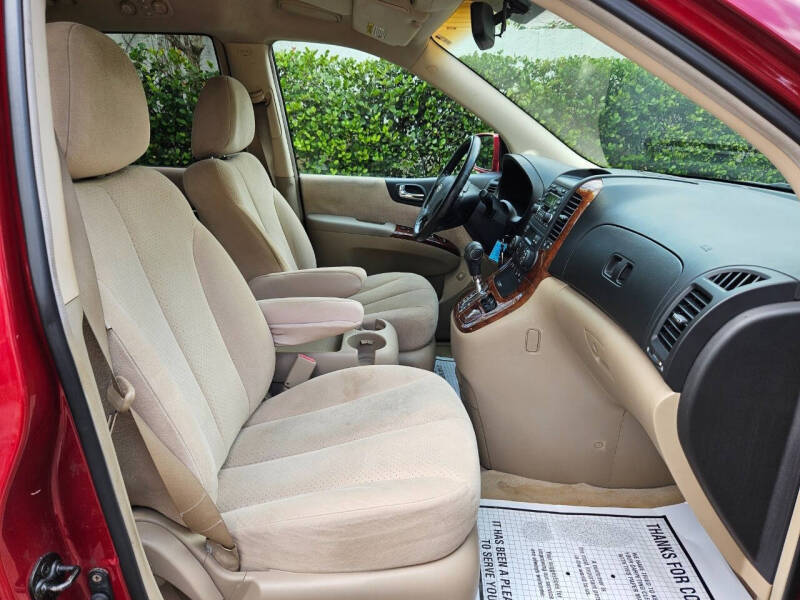 2007 Hyundai Entourage GLS