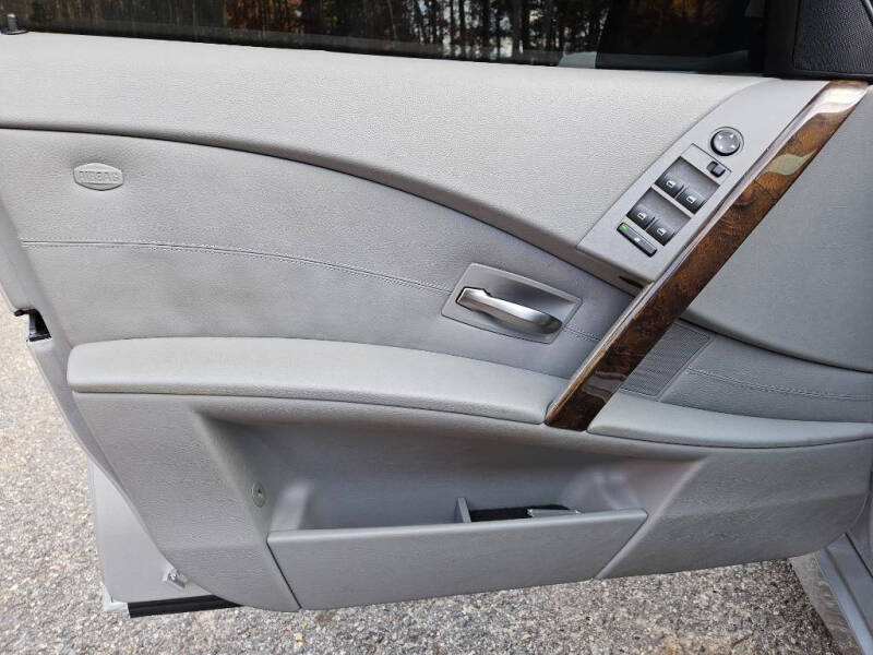 2004 BMW 5 Series 525i