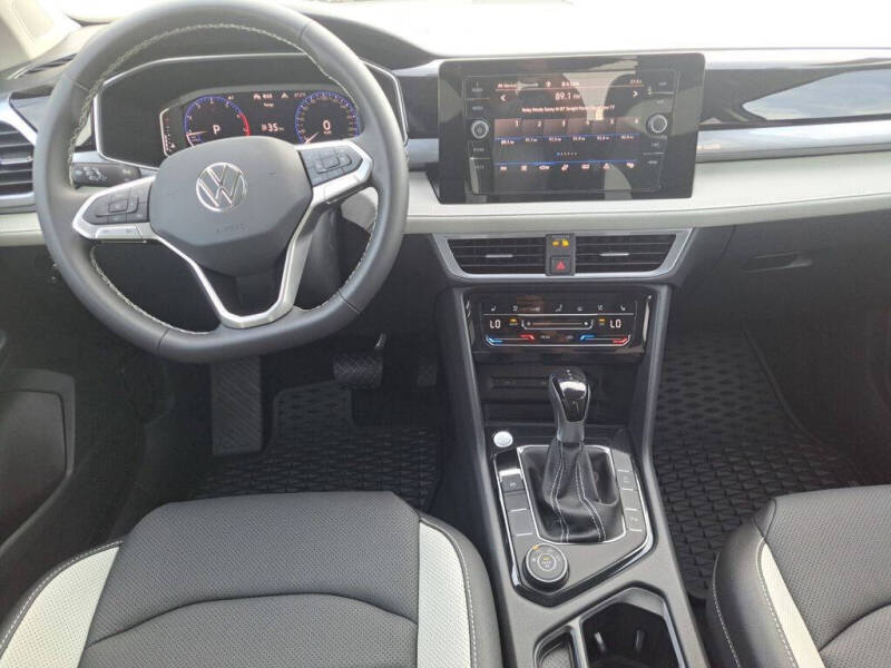 2025 Volkswagen Taos SEL 4Motion