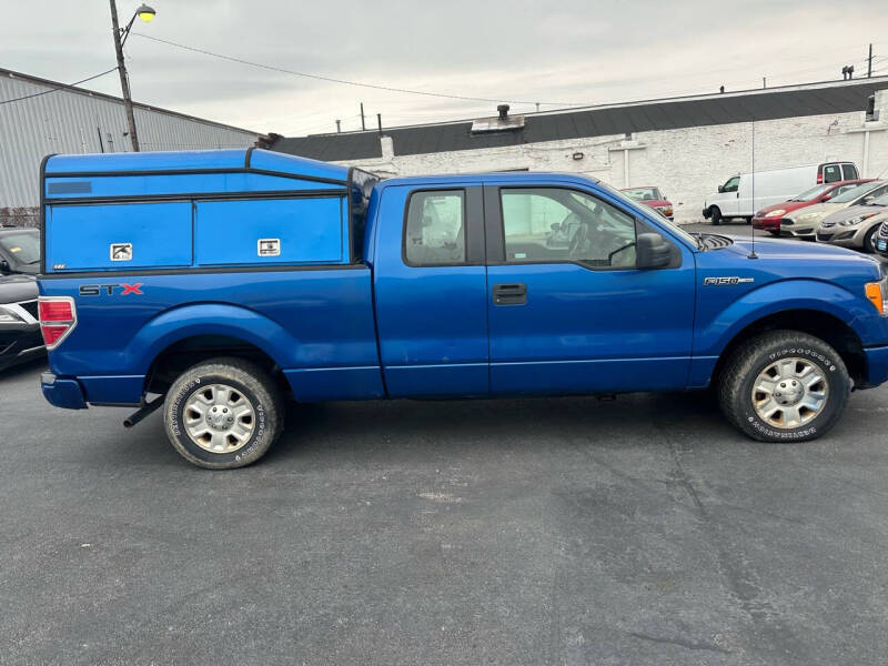 2009 Ford F-150 STX photo 26