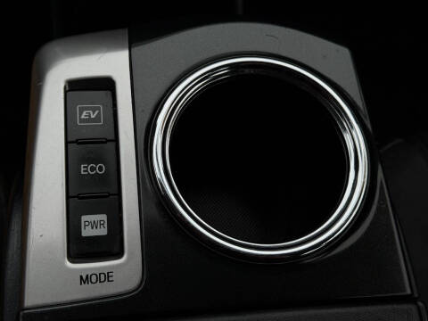 2017 Toyota Prius v Five