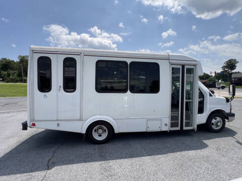 2014 Chevrolet Express C-4500 Shuttle Bus