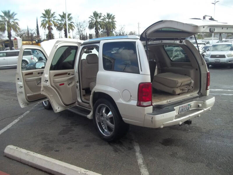 2004 Cadillac Escalade Base photo 47