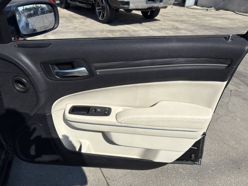 2018 Chrysler 300 Touring