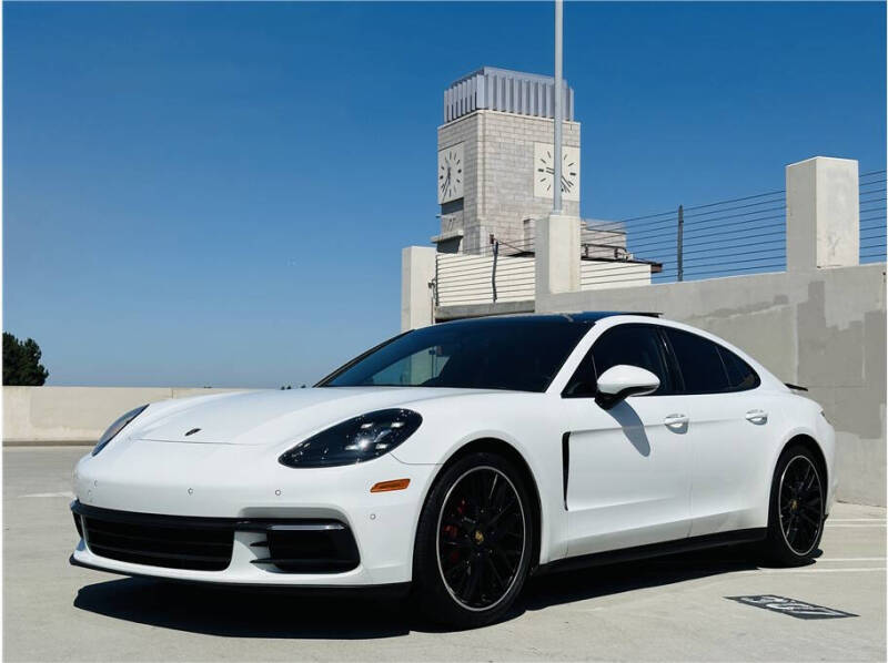 2018 Porsche Panamera 4's photo