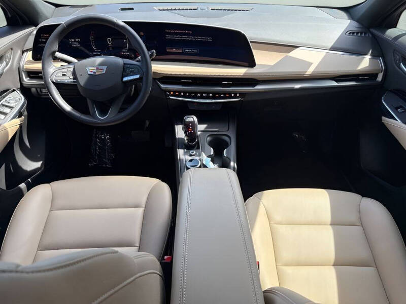 2024 Cadillac XT4 Luxury