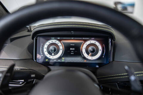 2025 Aston Martin DB12 V8