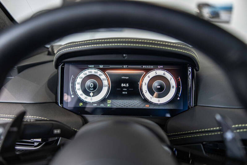 2025 Aston Martin DB12 V8