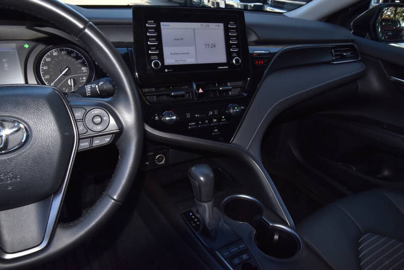 2024 Toyota Camry Hybrid SE