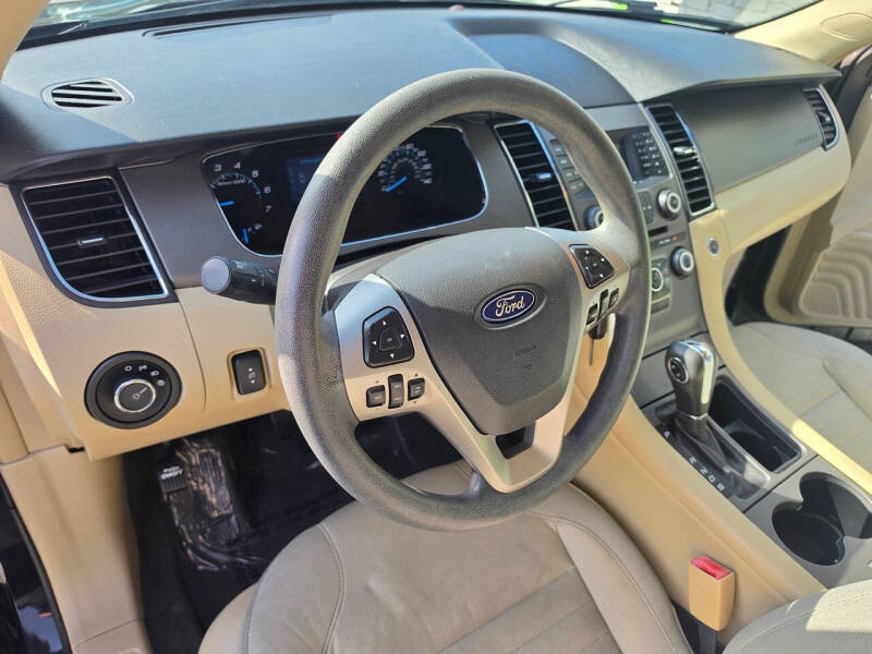 2013 Ford Taurus SE