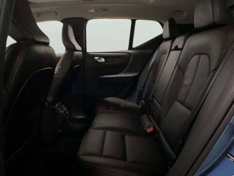 2025 Volvo XC40 B5 Plus Bright Theme