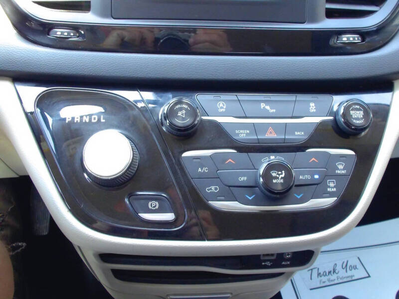 2017 Chrysler Pacifica Touring-L