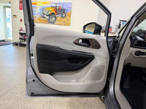 2021 Chrysler Voyager L