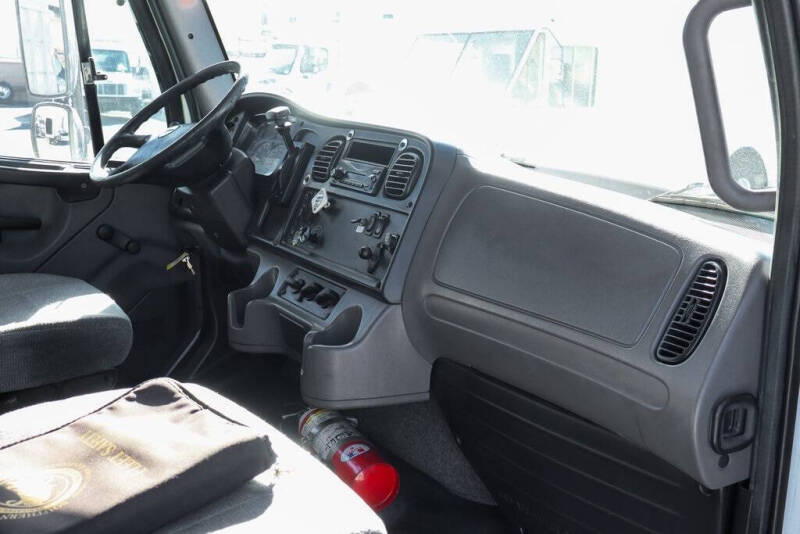 2014 Freightliner M2 106