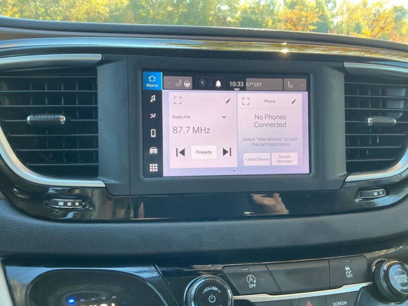 2022 Chrysler Voyager LX