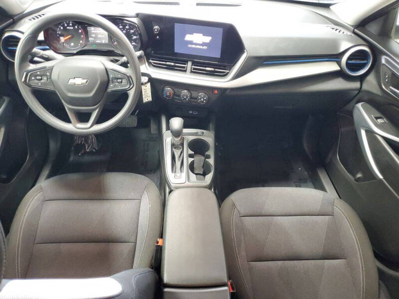 2025 Chevrolet Trax LS