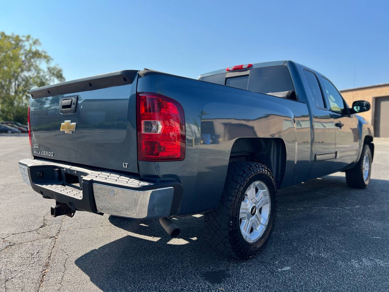 2011 Chevrolet Silverado 1500 for sale at Ideal Cars LLC in Skokie, IL