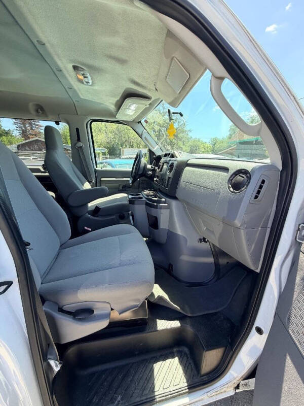2011 Ford E-Series E-350 SD XLT