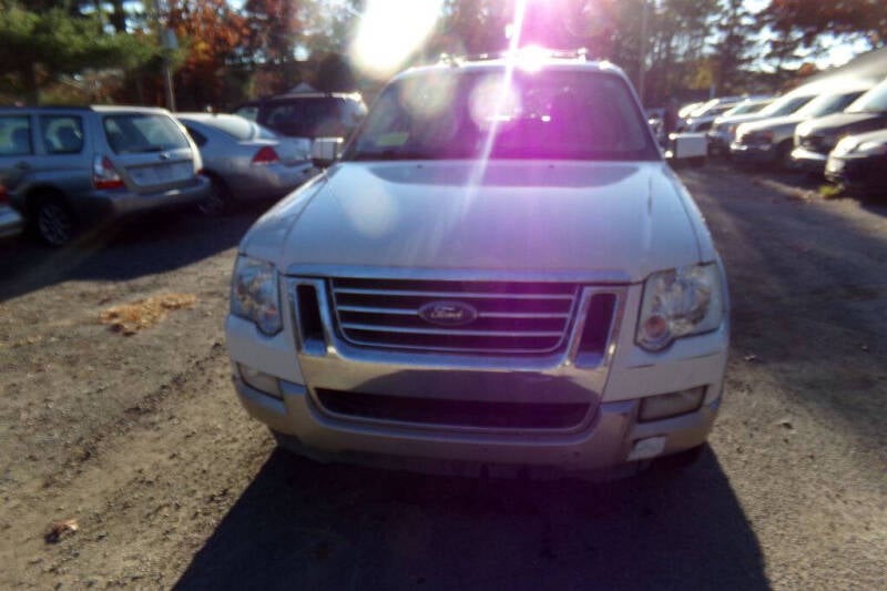 2010 Ford Explorer Eddie Bauer photo 2