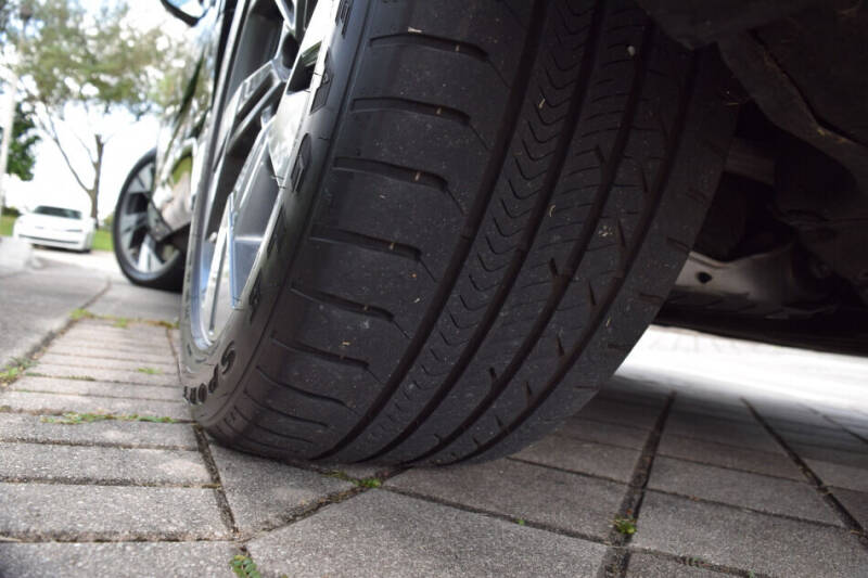 2022 Audi e-tron quattro Premium