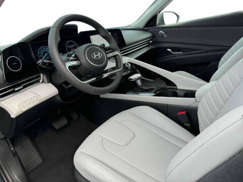 2025 Hyundai Elantra Hybrid Limited