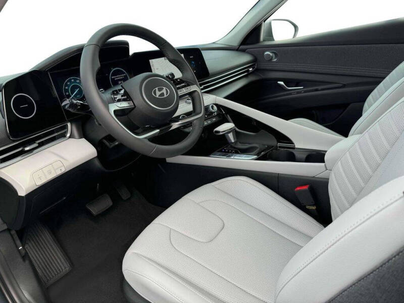 2025 Hyundai Elantra Hybrid Limited