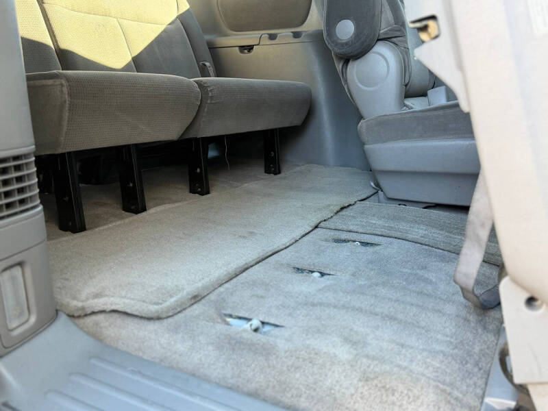 2005 Toyota Sienna LE 7 Passenger