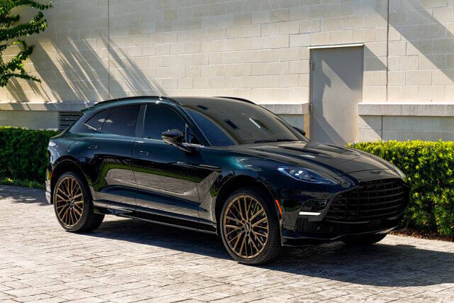 2025 Aston Martin DBX 707