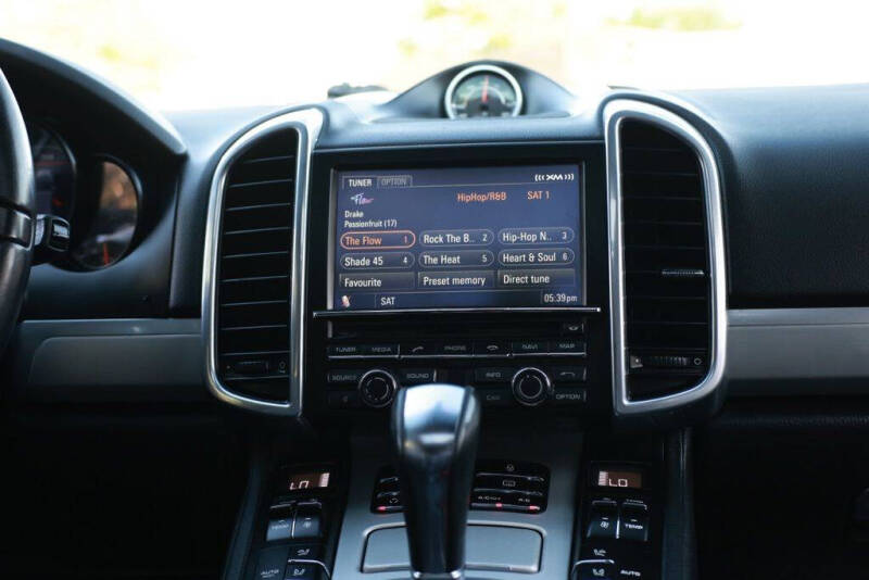2013 Porsche Cayenne GTS