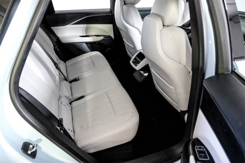 2024 Cadillac LYRIQ Luxury 1