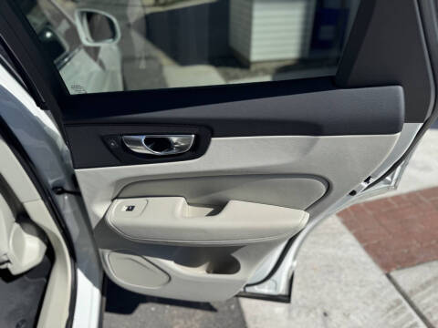 2022 Volvo XC60 B5 Inscription