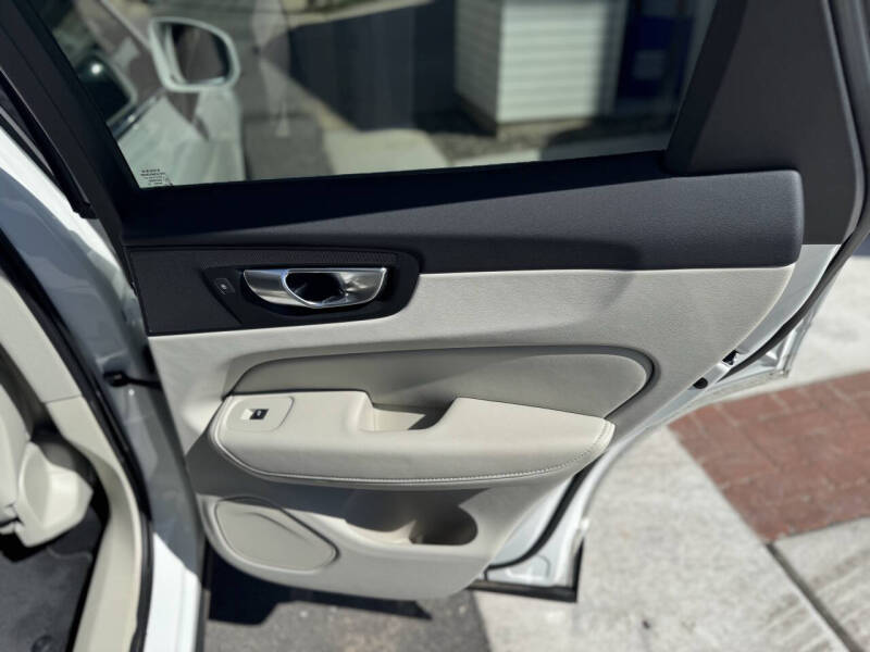 2022 Volvo XC60 B5 Inscription