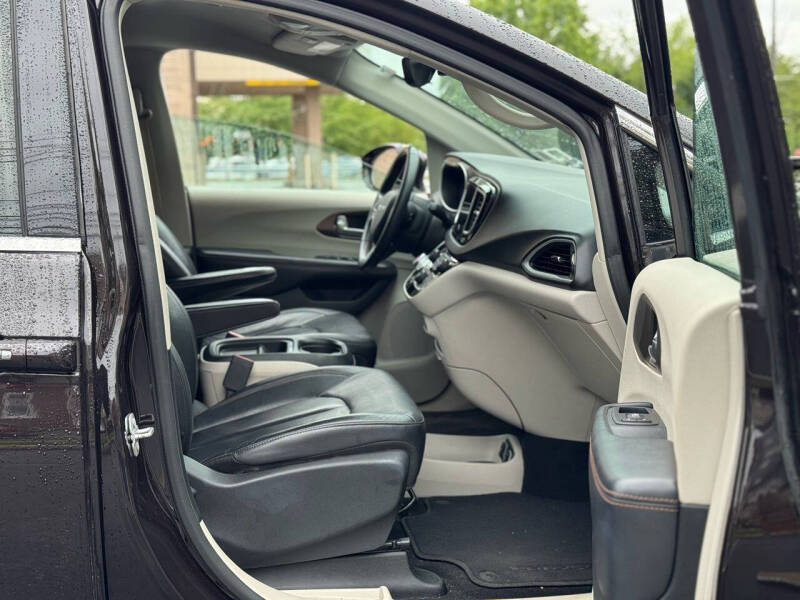 2017 Chrysler Pacifica Touring-L