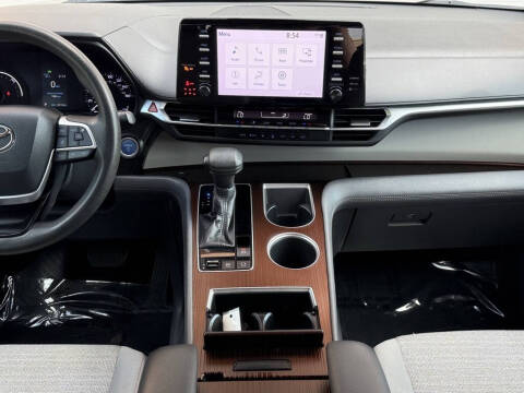 2021 Toyota Sienna LE 8-Passenger