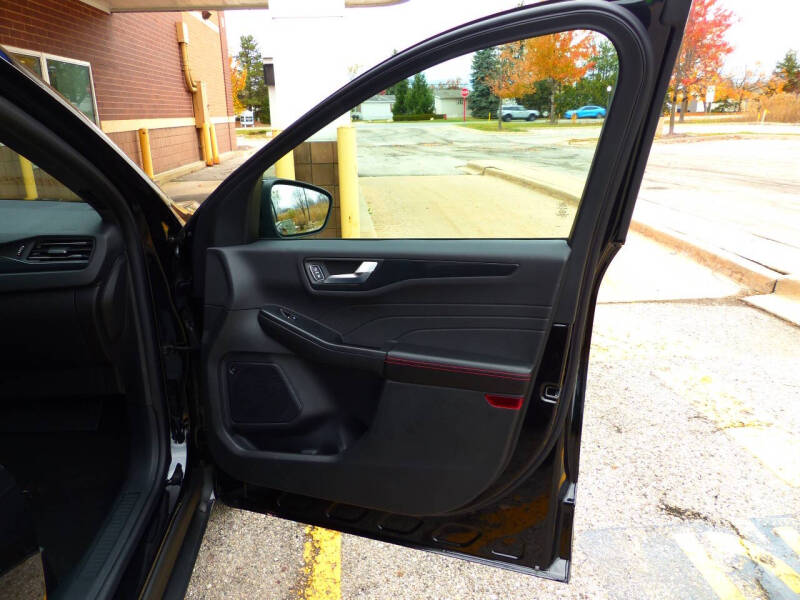 2024 Ford Escape ST-Line Elite