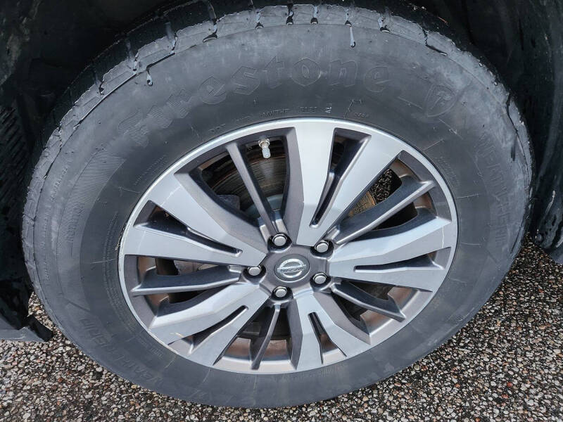 2017 Nissan Pathfinder SV