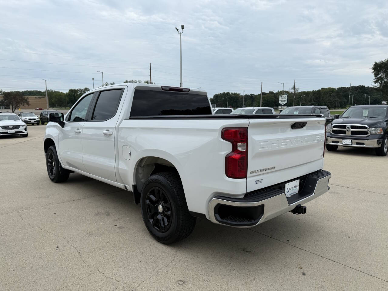 2022 Chevrolet Silverado 1500 LT photo 3