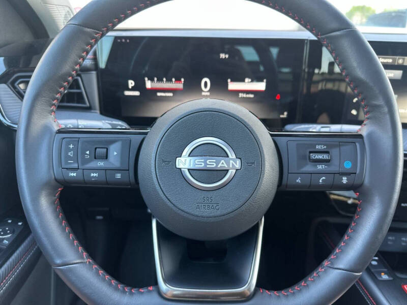 2025 Nissan Kicks SR
