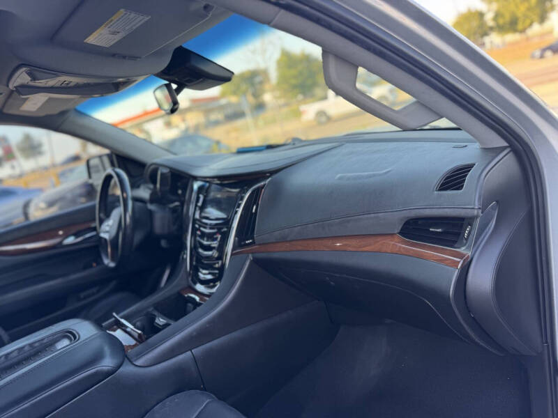 2016 Cadillac Escalade Luxury Collection