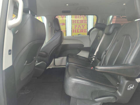 2017 Chrysler Pacifica Touring-L