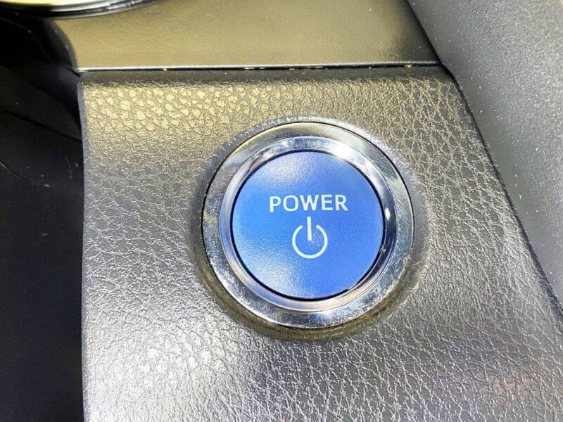 2022 Toyota Camry Hybrid XLE