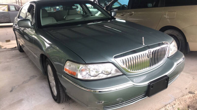 2004 Lincoln Town Car for sale at 4 Girls Auto Sales in Houston TX