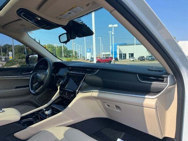 2022 Jeep Grand Cherokee 26